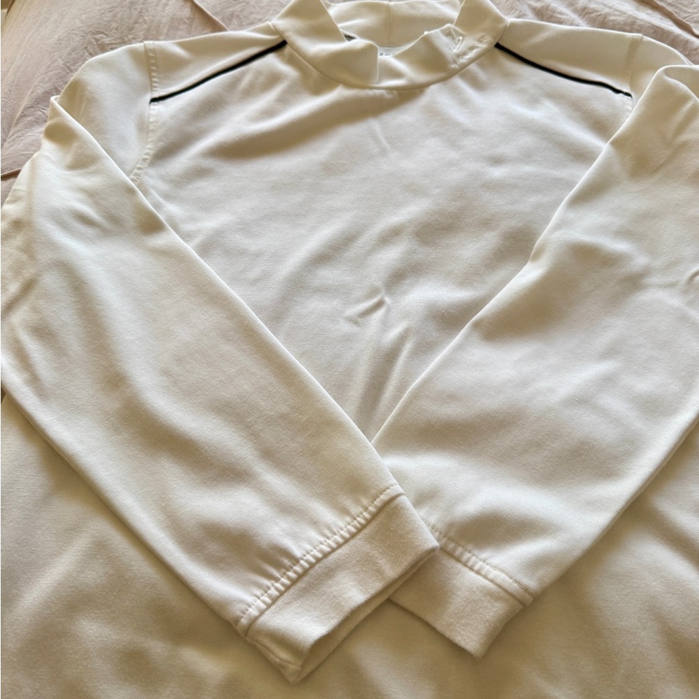 Liz Claiborne LIZ GOLF White Long Sleeve Mock Turtleneck top w/ Black Accents.